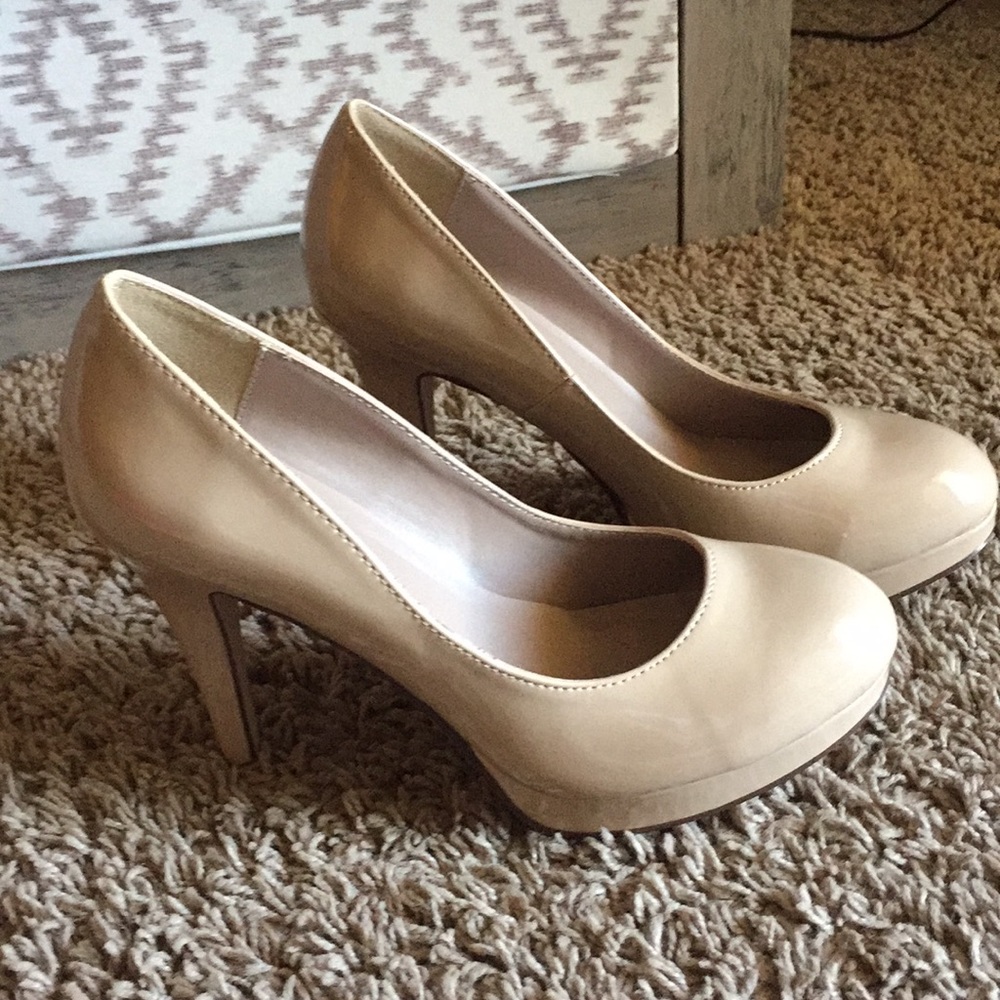 Heels - Picture 2 of 4